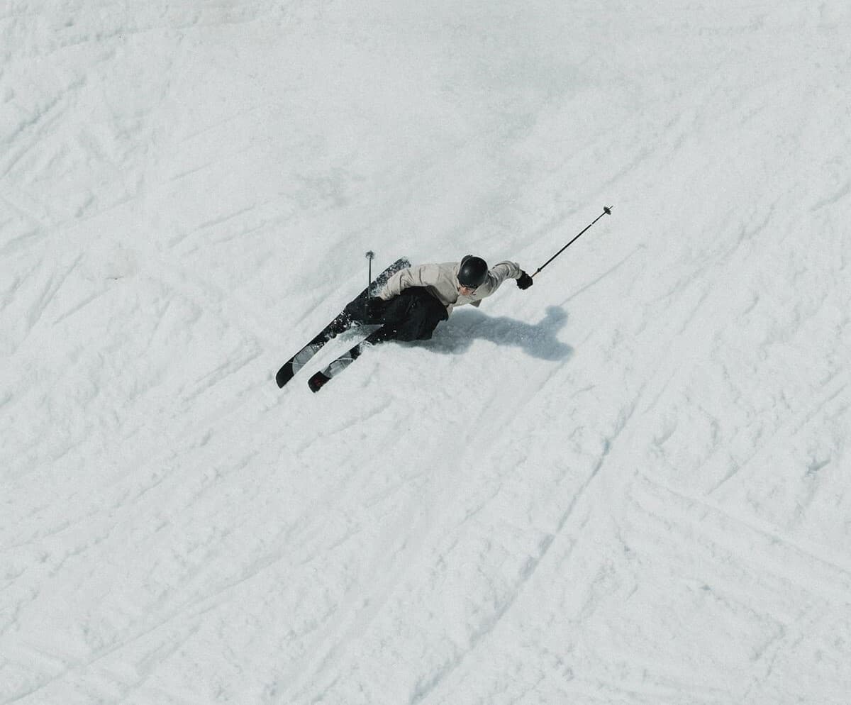 A sport psychologist in alpine skiing: fear of speed and decision-making on the course